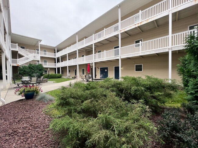 Foto del edificio - Bath View Condo with Covered Deck, 1.5 bat...