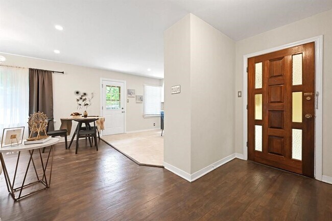 Foto del edificio - 1441 Murray Bay St