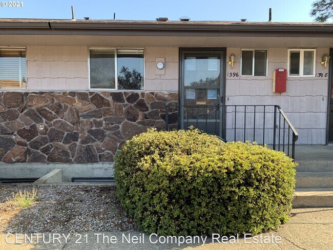 Building Photo - 2 br, 1.5 bath House - 1396 SE Court Ave