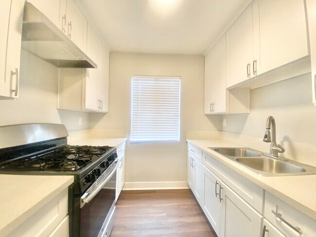 Building Photo - 5722 La Mirada Ave