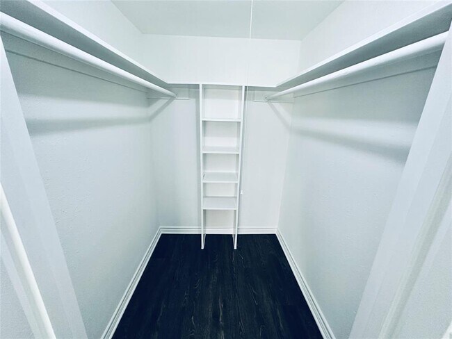 Foto del edificio - 601 W 11th St