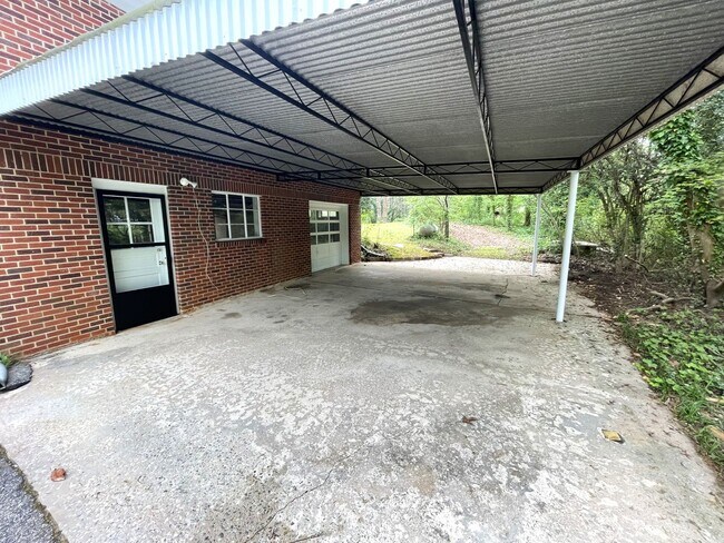Foto del edificio - 1605 Cherokee Rd