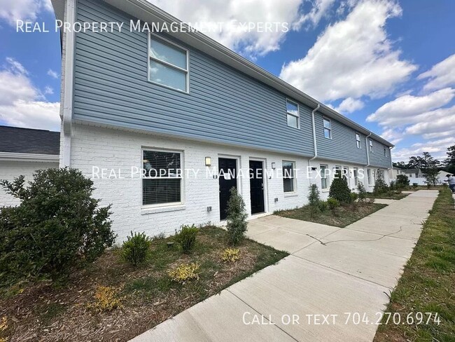 Foto del edificio - 7023 Star Oaks Ln