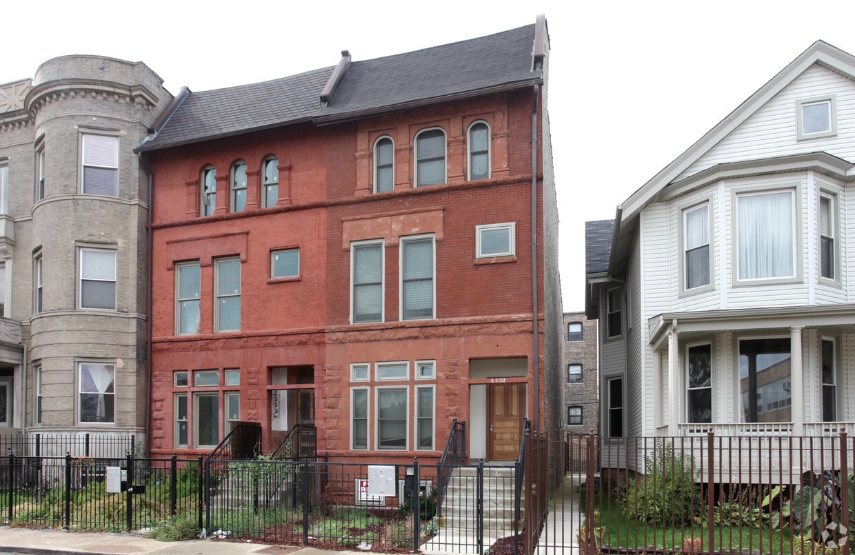 Foto principal - 4430 S University Ave