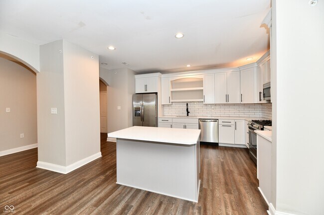 Building Photo - 8555 One W Dr