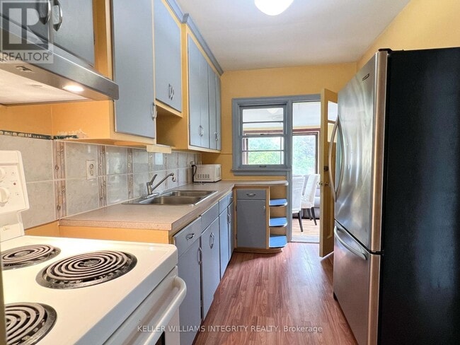 Photo du bâtiment - 831-831 Bronson Ave
