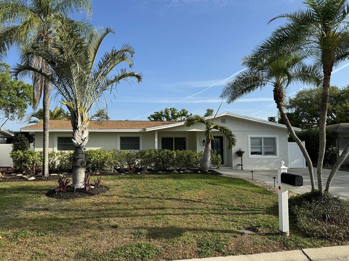 Primary Photo - 4833 W Bay Ct Ave