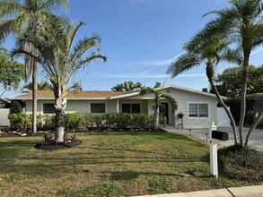 Building Photo - 4833 W Bay Ct Ave