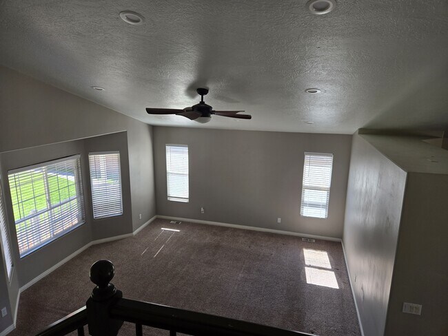 Living rooms - 1971 Centennial Dr