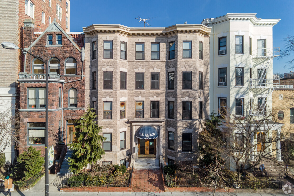 Foto principal - 1733 20th St NW