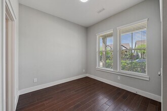 Building Photo - 18419 Blue Hollow Heights Dr