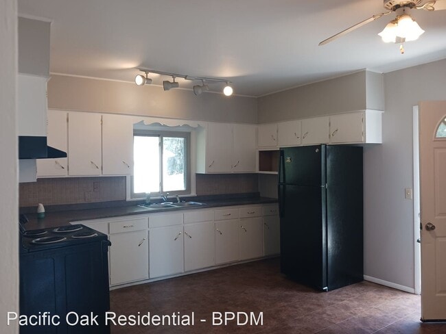 Building Photo - 3 br, 1 bath House - 1635 Bronson Road