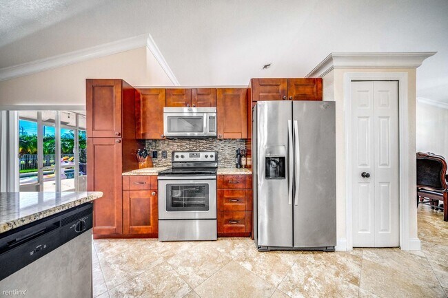 Building Photo - 4 br, 2 bath House - 6766 Blue Bay Cir