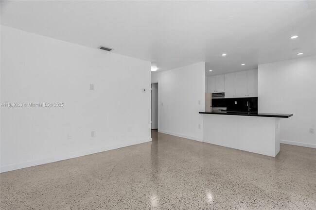Foto del edificio - 559 SW 10th St