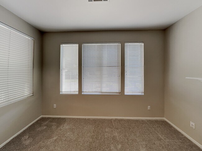 Building Photo - 4363 Acropolis Ave
