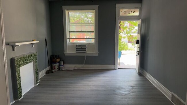 Building Photo - Fully Renovated Modern Finishes, Great Yar...