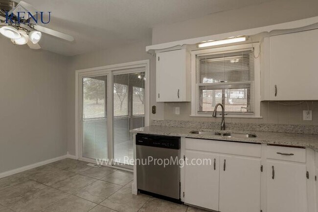 Foto del edificio - Now Available!