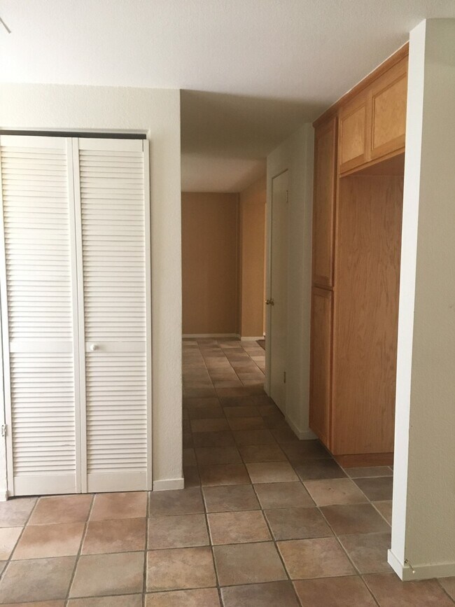 Foto del edificio - Split Level 4 Bedroom  2.5 Bath Town Home