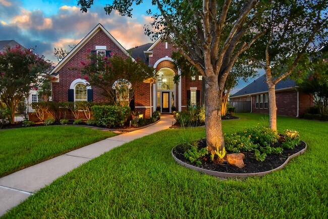 Foto del edificio - 7902 Silent Forest Dr