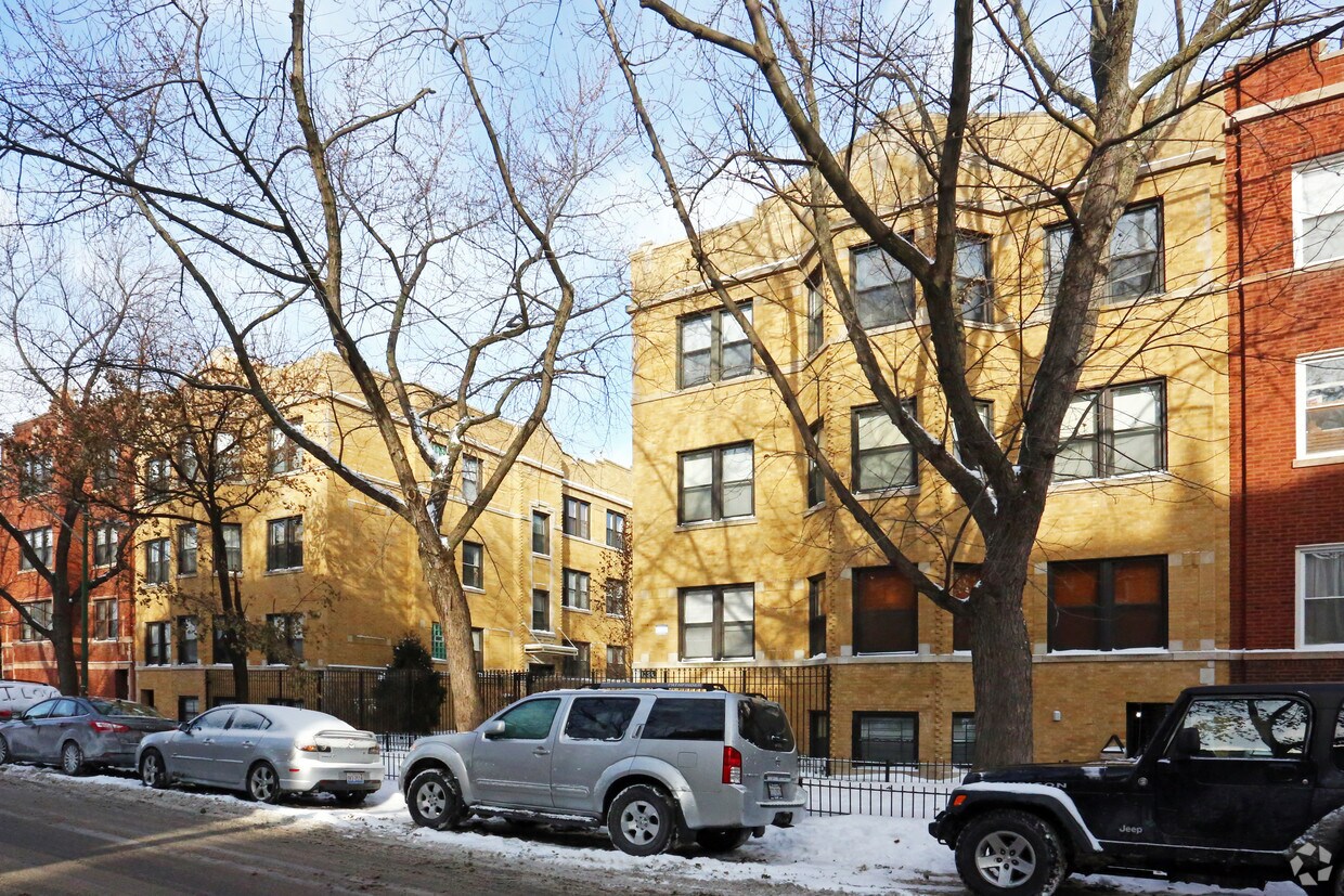 Foto principal - 1354 W Estes Ave