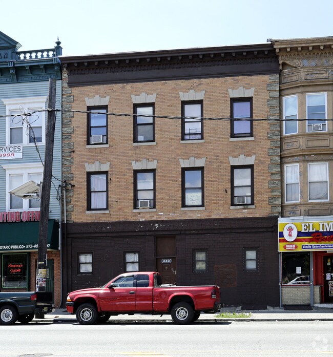 Foto del edificio - 332 Bloomfield Ave
