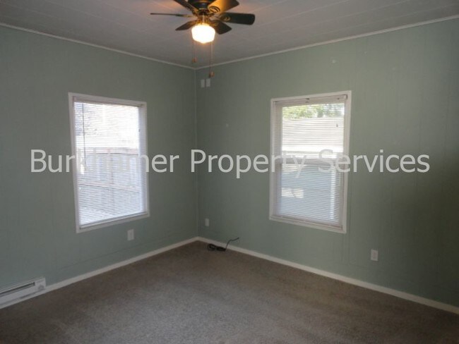 Building Photo - 823 Monroe St
