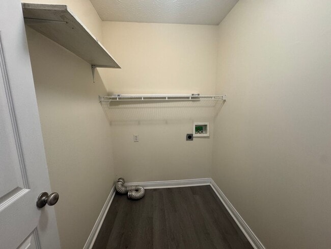 Foto del edificio - Spacious three bedroom, two bathroom home