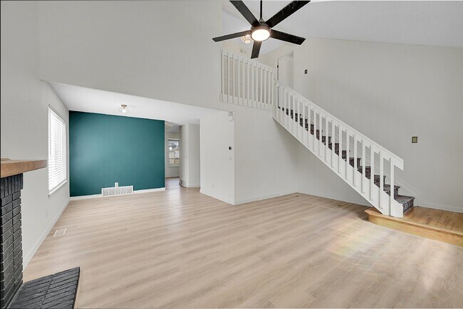 Foto del edificio - $2,495, 3 beds, 2.5 bath Updated Home in Co Springs with Fenced In Yard!