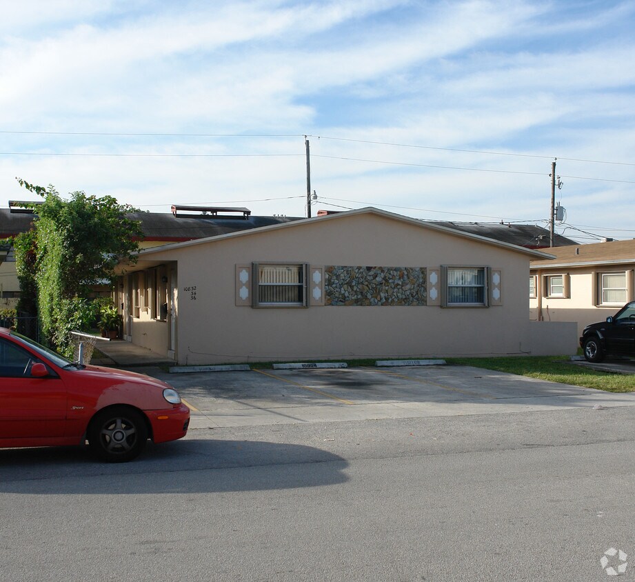 Foto del edificio - 10832-10836 SW 5th St