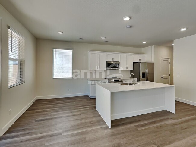 Building Photo - 10345 Medusita St