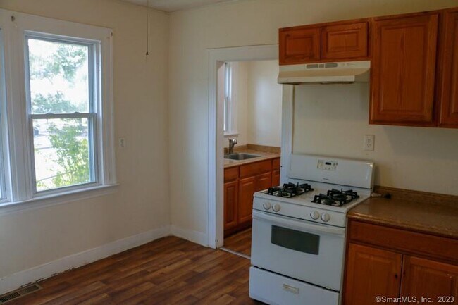 Foto del edificio - 1887 Dixwell Ave