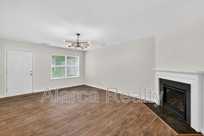 Foto del edificio - 4019 John Dale Ln
