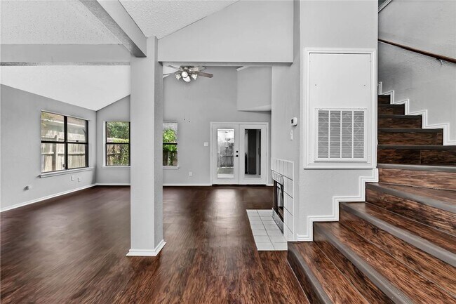 Foto del edificio - 10240 Hillhouse Ln