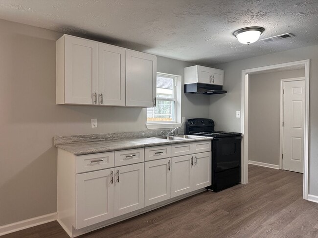 Building Photo - Great 2/1!