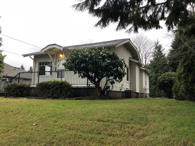 Building Photo - Overlook Bungalow