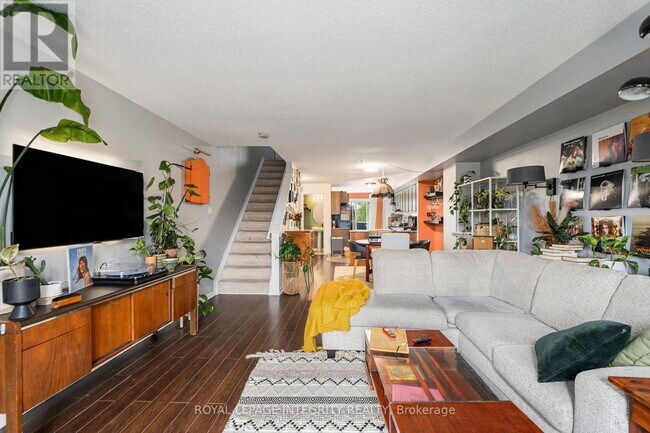 Building Photo - 813 Longfields Dr