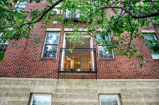 Foto del edificio - 219 N New Jersey St