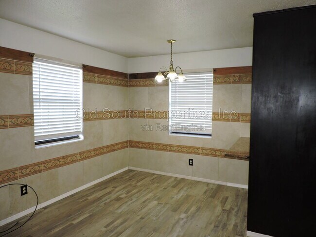 Foto del edificio - 9610 Bowman Ave
