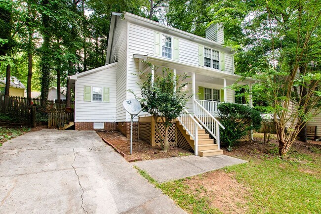 Foto del edificio - 3-Bedroom Home for in Cary – Close to Down...