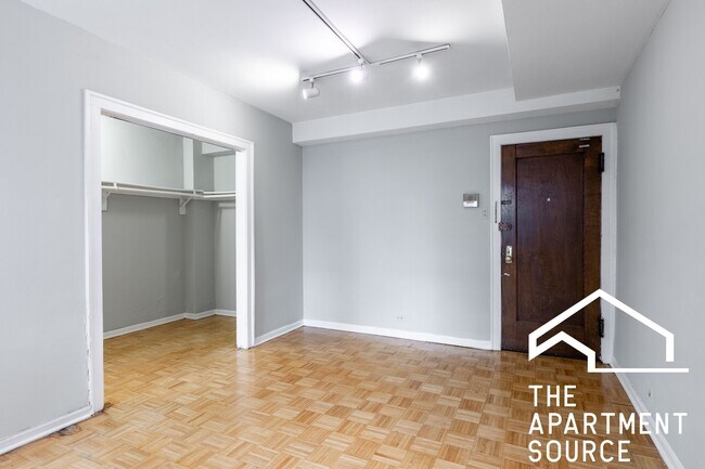 Foto del edificio - 739 W Belmont Ave