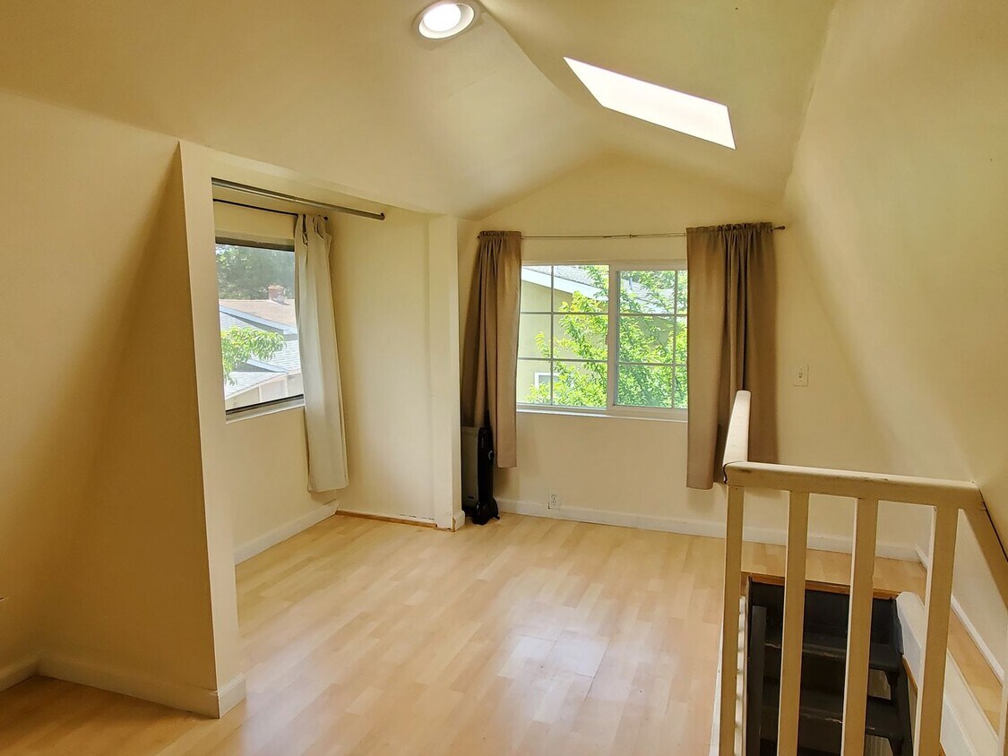 Building Photo - Stand Alone Cottage, Updated Kitchen, Fresh Paint, Wood Floors, Skylight, Loft Bedroom, Utilities...