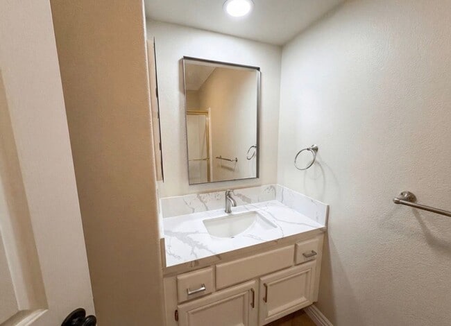 Foto del edificio - 3810 San Antonio Rd
