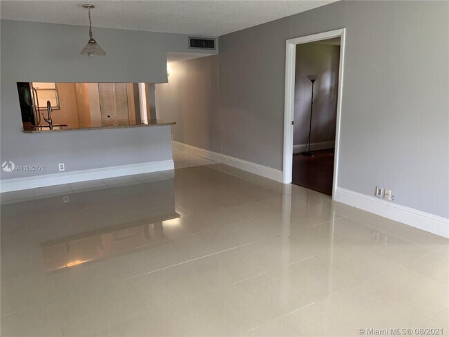Foto del edificio - 9235 Lagoon Pl