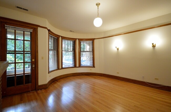 Building Photo - 3920 N Janssen Ave
