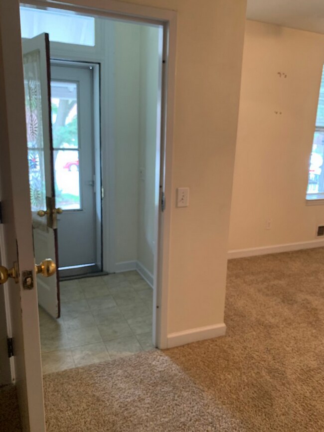Foto del edificio - Spacious 1st Floor 1 Bedroom, Garage, Laun...