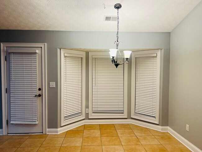 Foto del edificio - 1750 Mission Park Ct