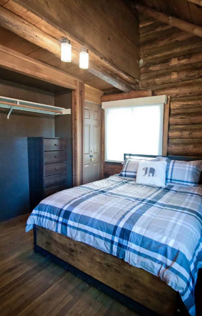 Building Photo - Discover Your Mammoth Haven in Old Mammoth...