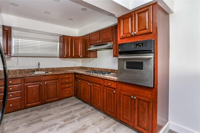 Foto del edificio - 1404 Plunkett St