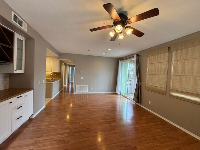Foto del edificio - Sleek 3-Bed + Flex Corner Condo with Attached Tandem Garage
