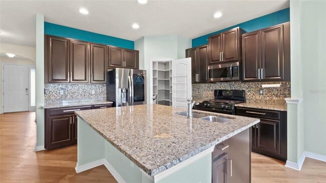 Foto del edificio - 11425 Emerald Shore Dr